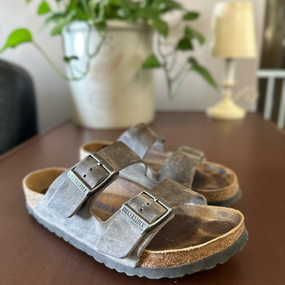 Birkenstock Sandals, size 39 (US 8), distressed gray leather